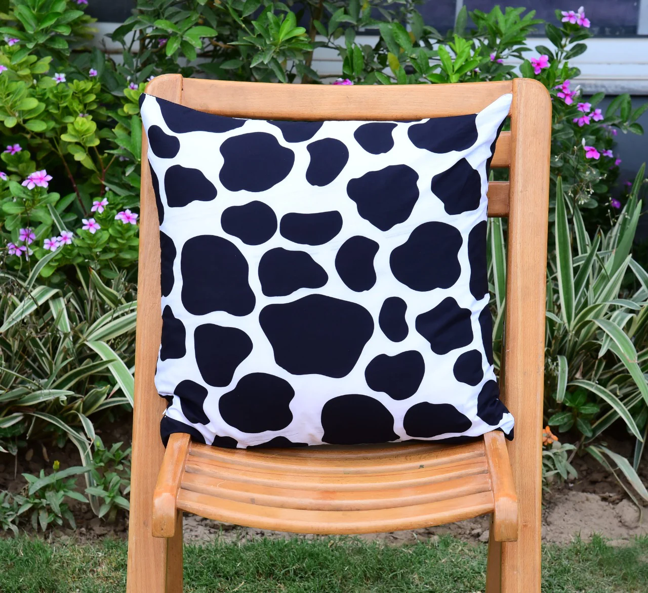 6 PCs Digital Printed Cotton Cushions-Earth Planet - Image 3