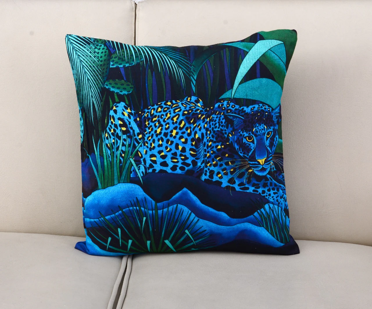 6 PCs Leopards Digital Printed Duck Cushions - Image 5