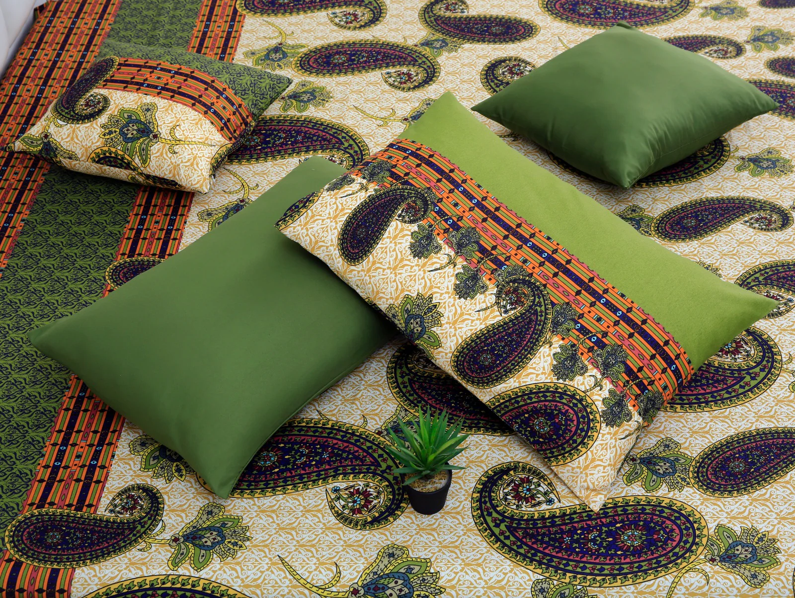 8 PCs Winter Comforter Set-Green Paisley - Image 12