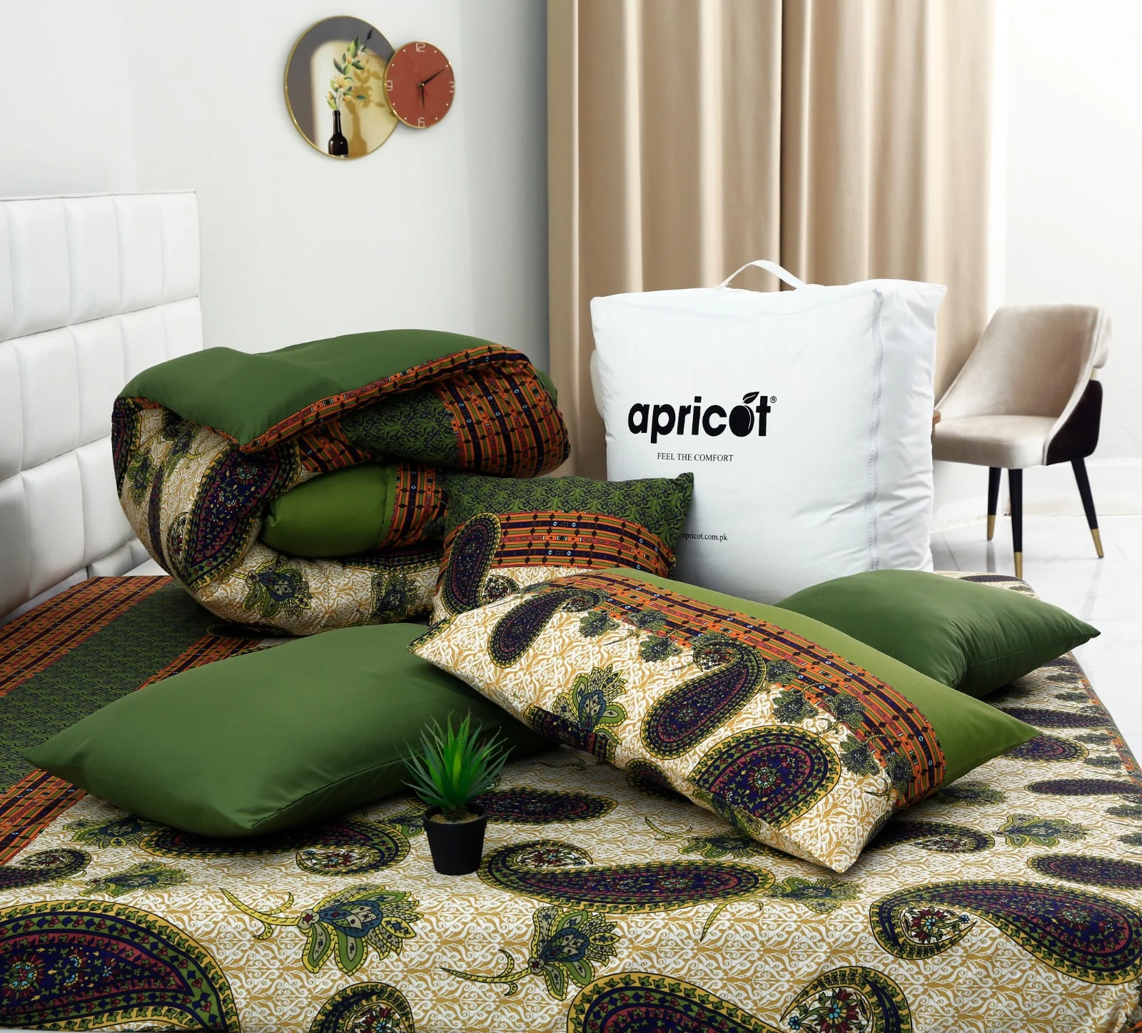 8 PCs Winter Comforter Set-Green Paisley - Image 3