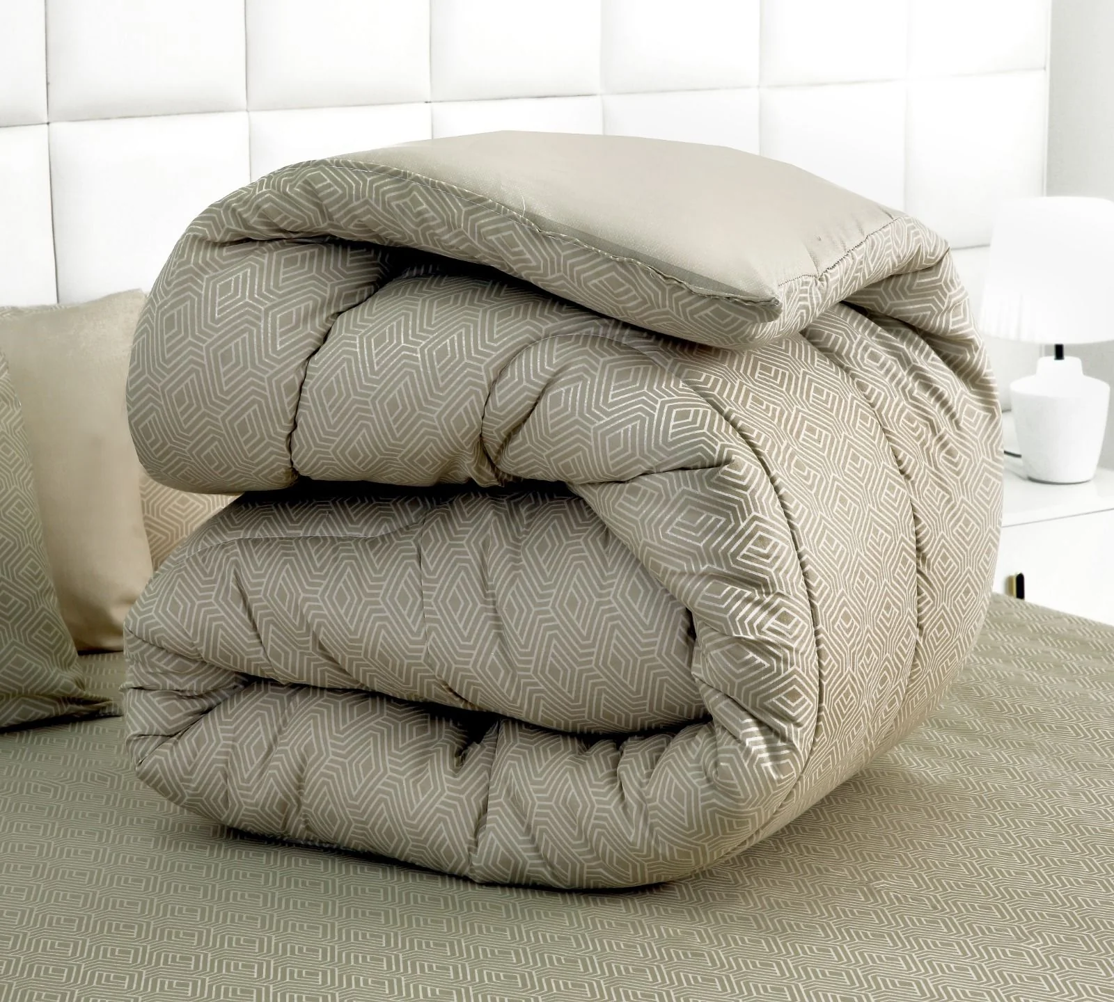 8 PCs Winter Razai Set-Opus - Image 11