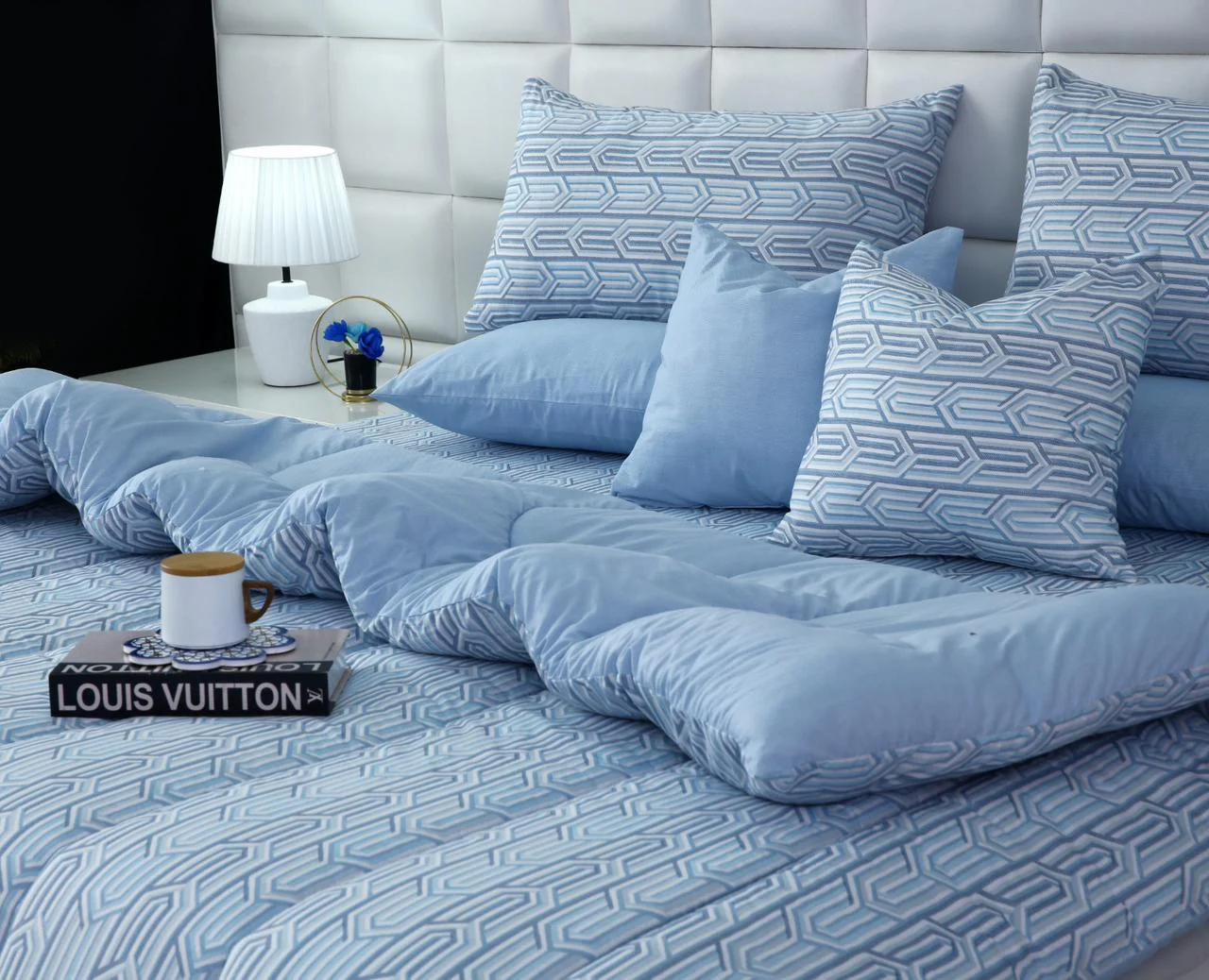 8 PCs Winter Razai Set-Blue Shapes - Image 4