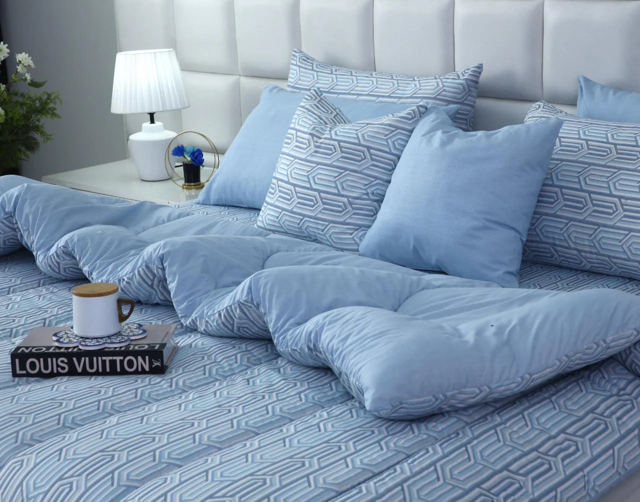 8 PCs Winter Razai Set-Blue Shapes - Image 5