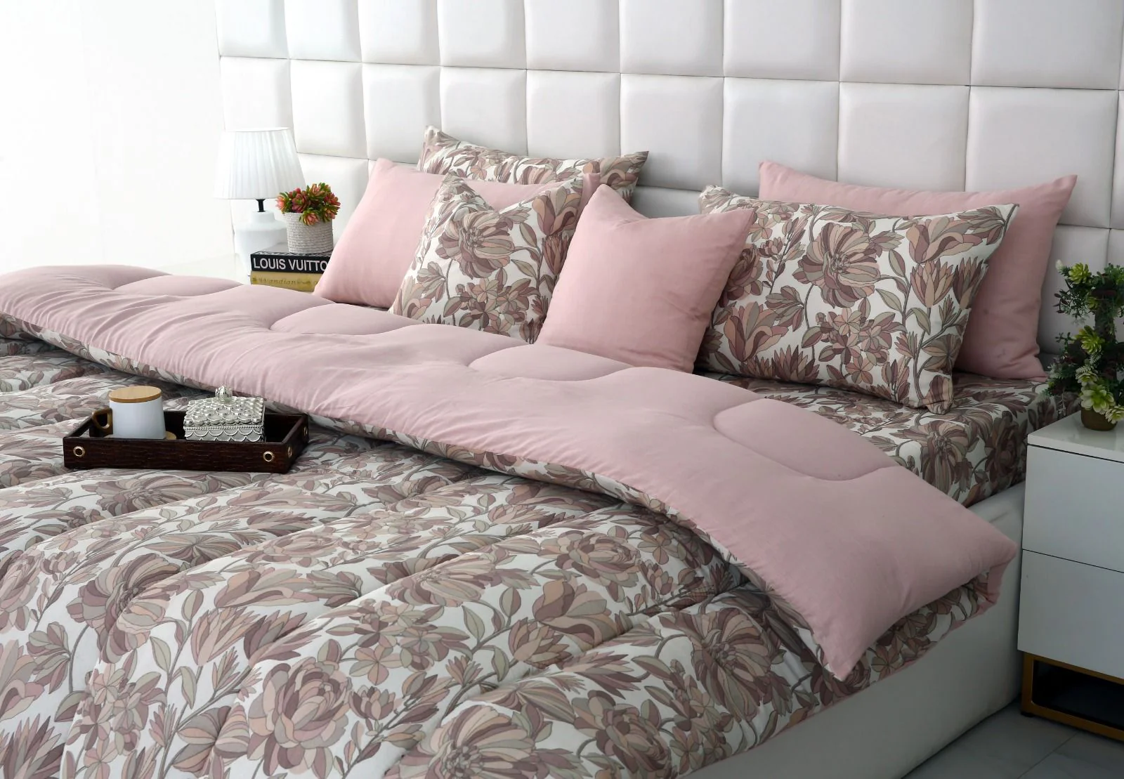 8 PCs Winter Razai Set-Buds Floral(With Pastel Pink Reverse) - Image 10