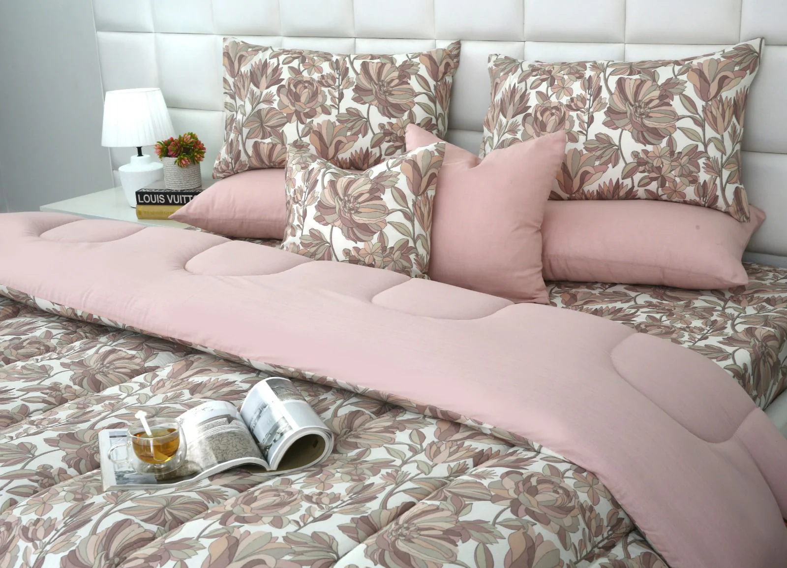 8 PCs Winter Razai Set-Buds Floral(With Pastel Pink Reverse) - Image 6