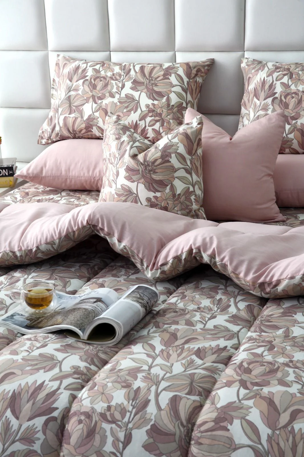 8 PCs Winter Razai Set-Buds Floral(With Pastel Pink Reverse) - Image 8