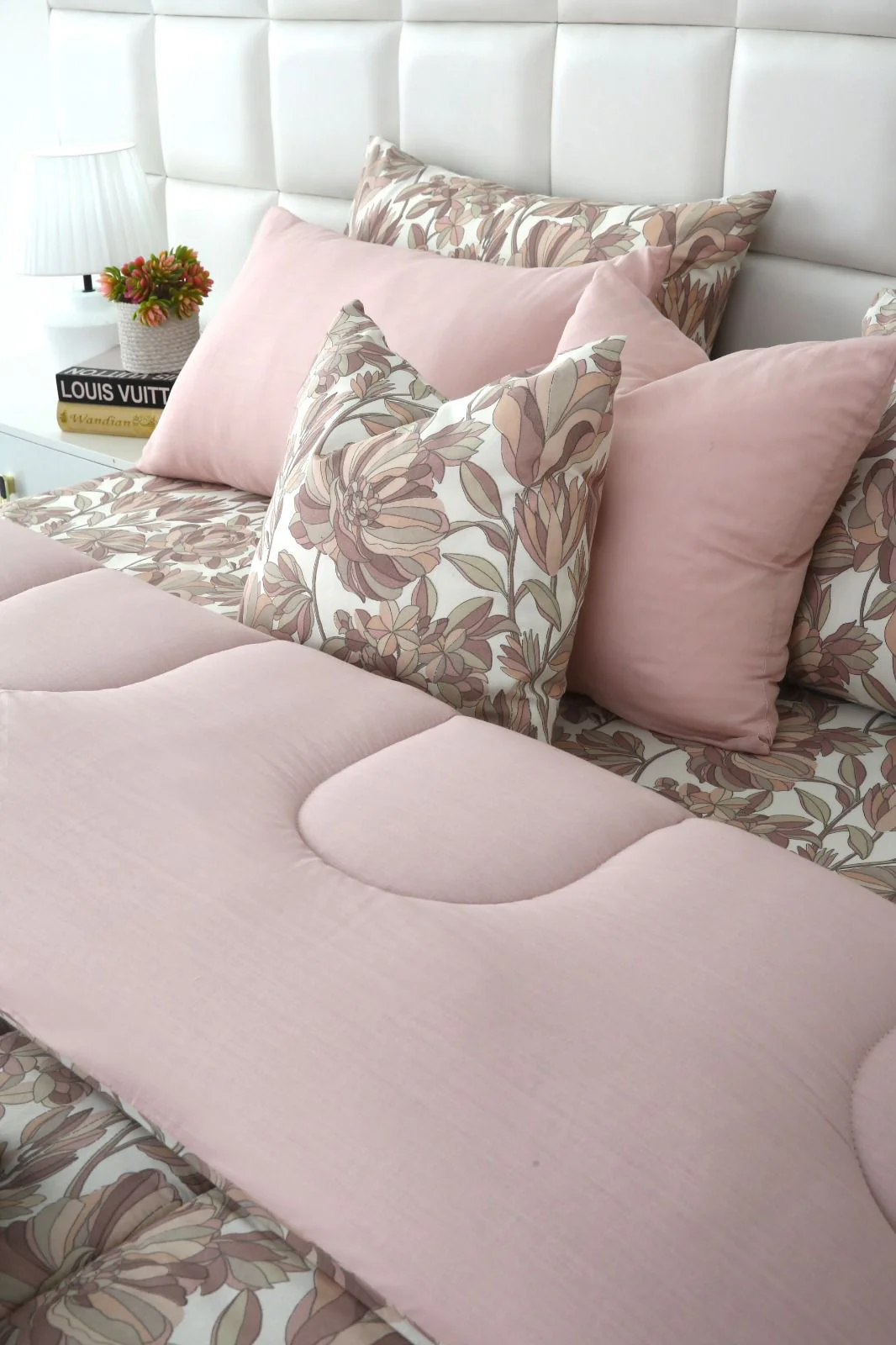8 PCs Winter Razai Set-Buds Floral(With Pastel Pink Reverse) - Image 9