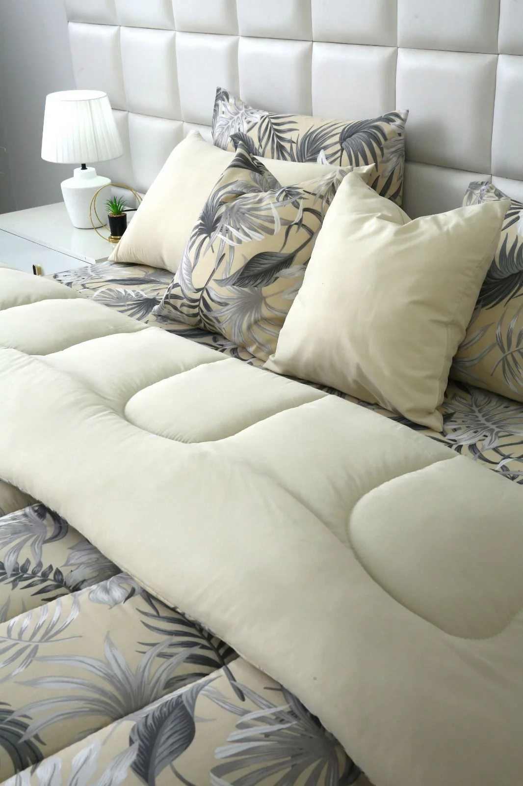 8 PCs Winter Razai Set-Hawaii(With Base Reverse) - Image 9