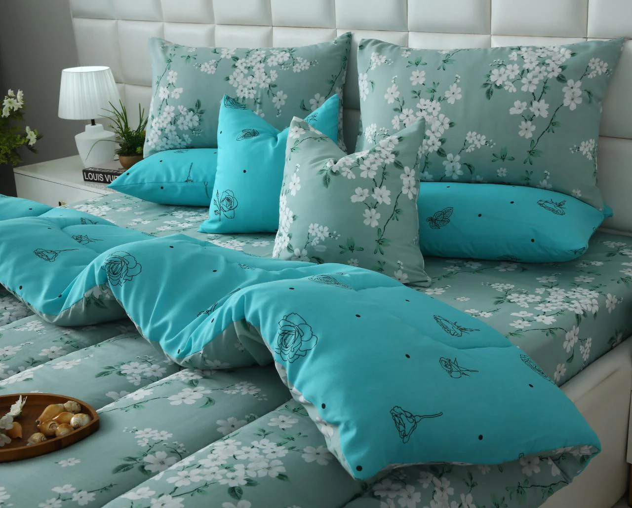 8 PCs Winter Razai Set-White Flowers - Image 8