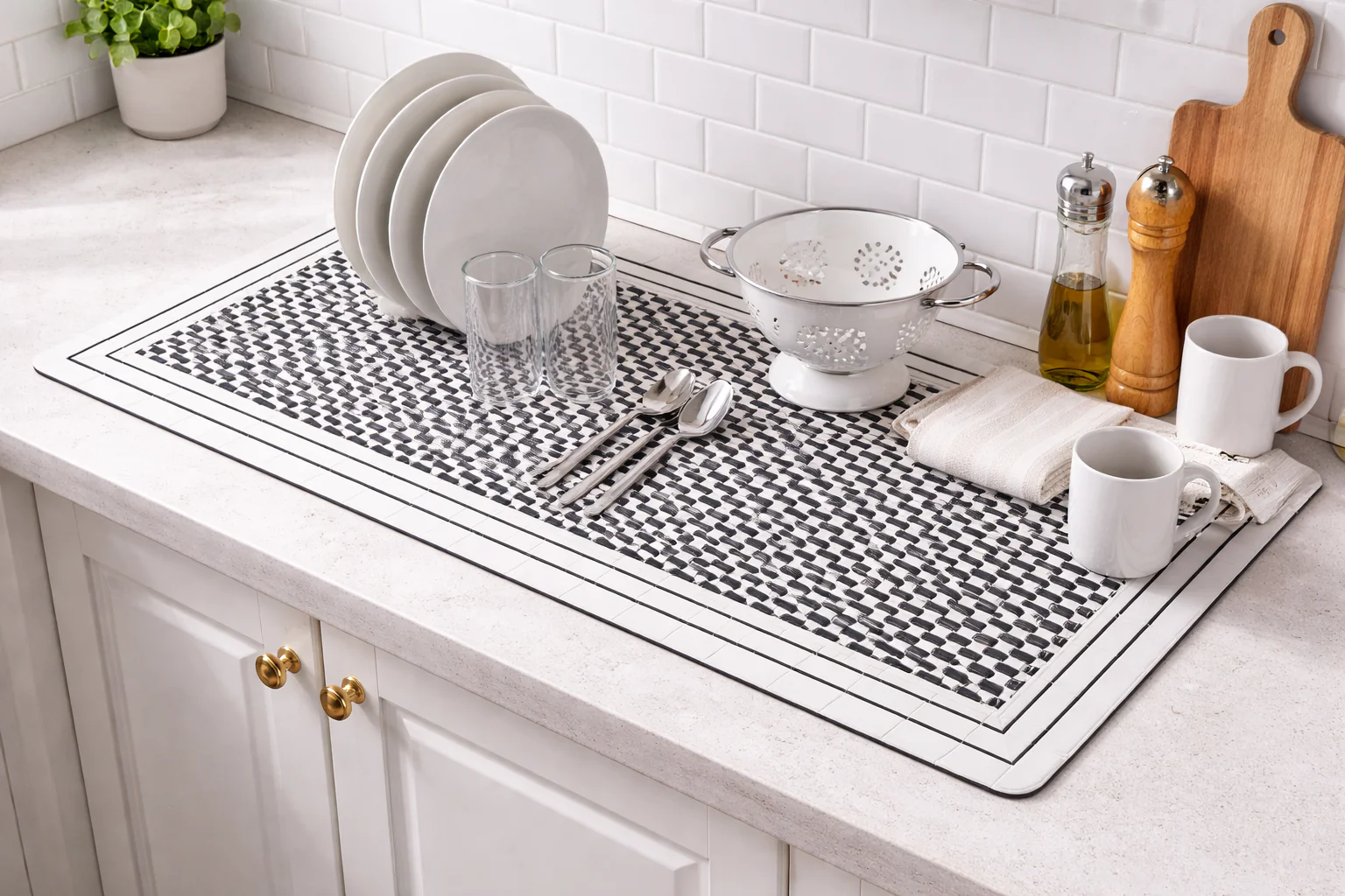 AntiSkid Dish Drying Heat & Water Protector Mat-SA-2553-2((Black Dots)