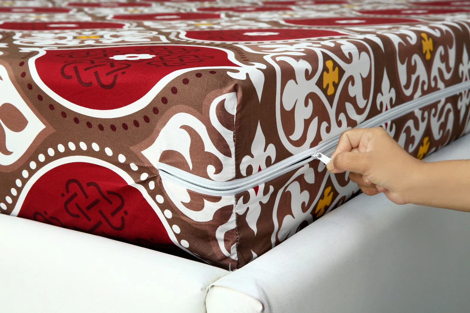Zipper Mattress Cover Printed-Brown Crown - Image 2