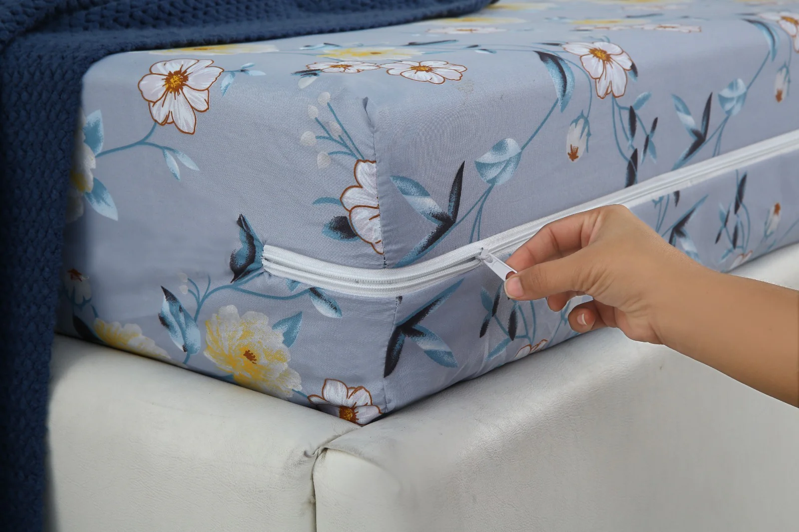Zipper Mattress Cover Printed-Iceberg Flower - Image 4